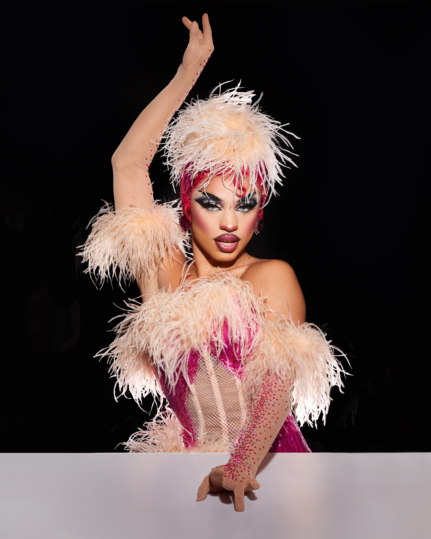 Juicy Love Dion in a pink feathered look
